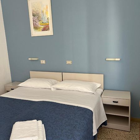 Hotel Morena Riccione Centrale Esterno foto