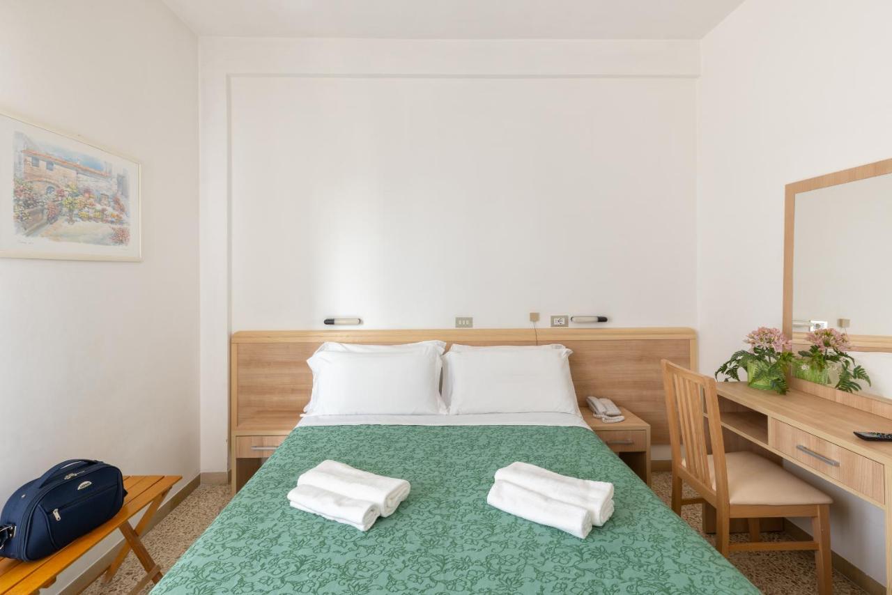 Hotel Morena Riccione Centrale Esterno foto
