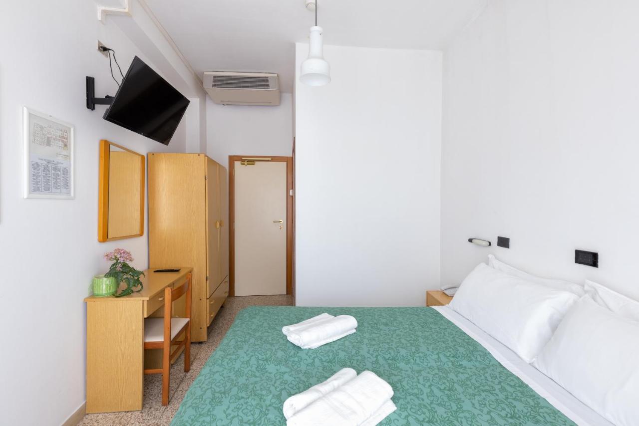 Hotel Morena Riccione Centrale Esterno foto