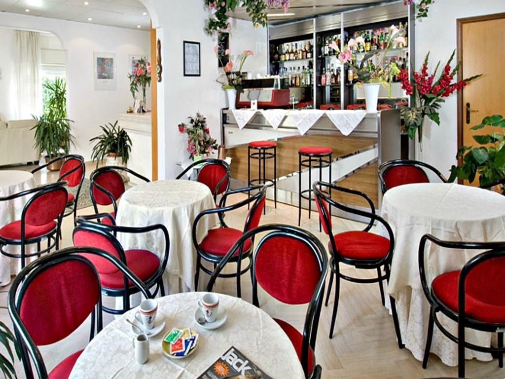 Hotel Morena Riccione Centrale Esterno foto
